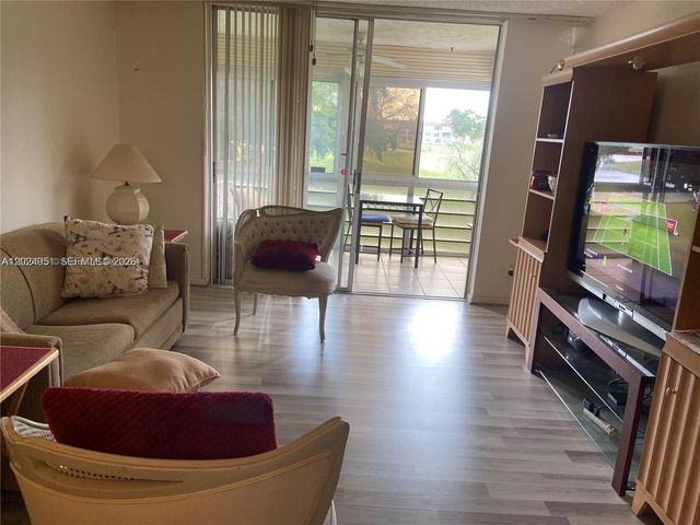 9581 Sunrise Lakes Blvd 202, Sunrise, FL 33322