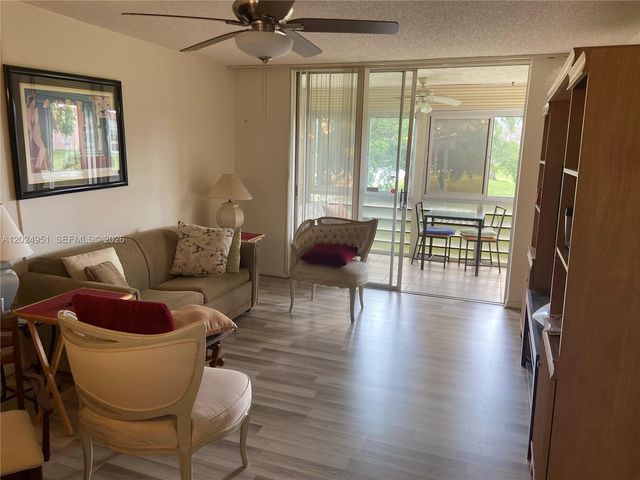 9581 Sunrise Lakes Blvd 202, Sunrise, FL 33322