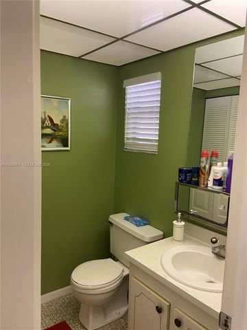 9581 Sunrise Lakes Blvd 202, Sunrise, FL 33322