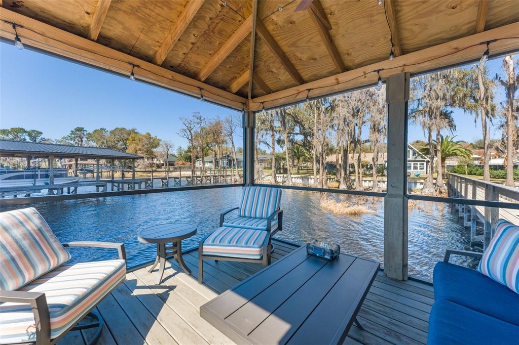 Image 11 of property listing at 10435 LAKE LOUISA ROAD, Clermont, FL 34711