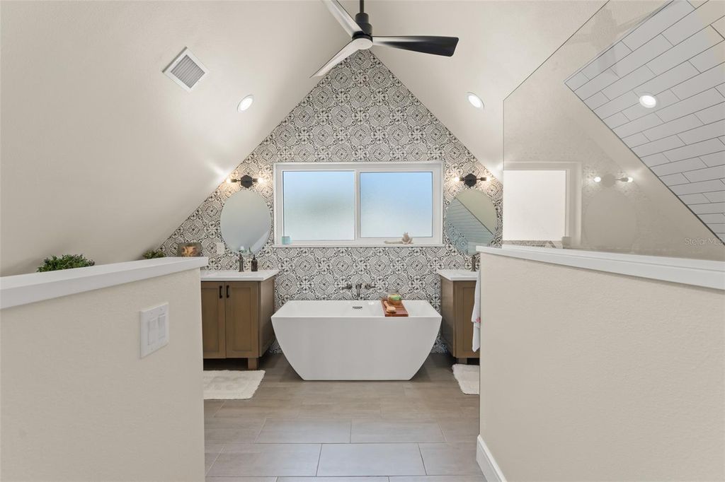 Image 38 of property listing at 10435 LAKE LOUISA ROAD, Clermont, FL 34711