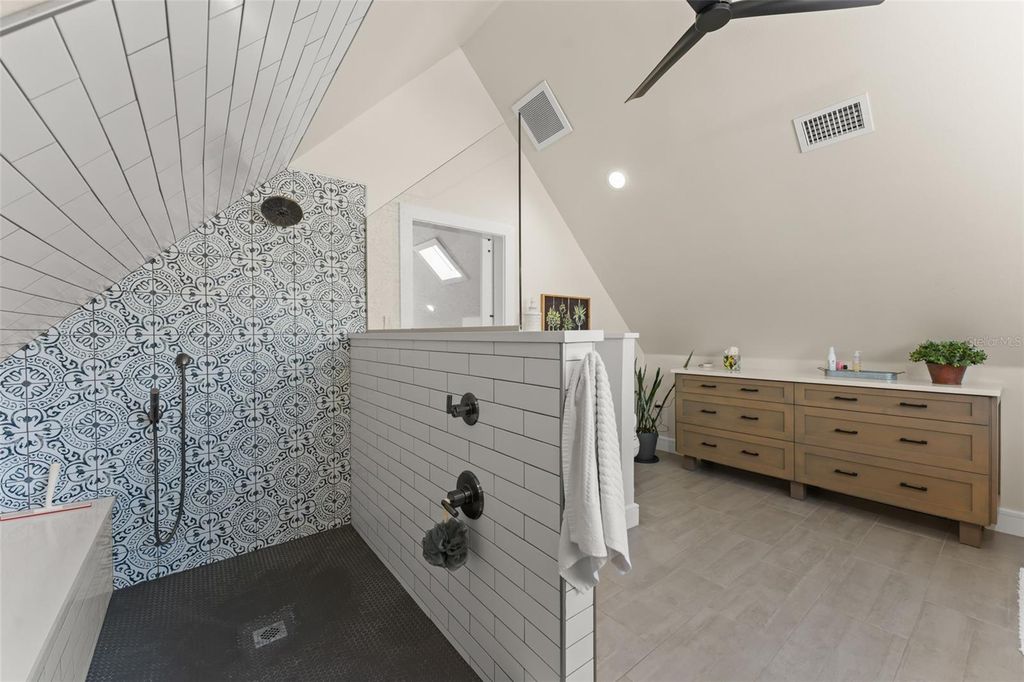 Image 39 of property listing at 10435 LAKE LOUISA ROAD, Clermont, FL 34711