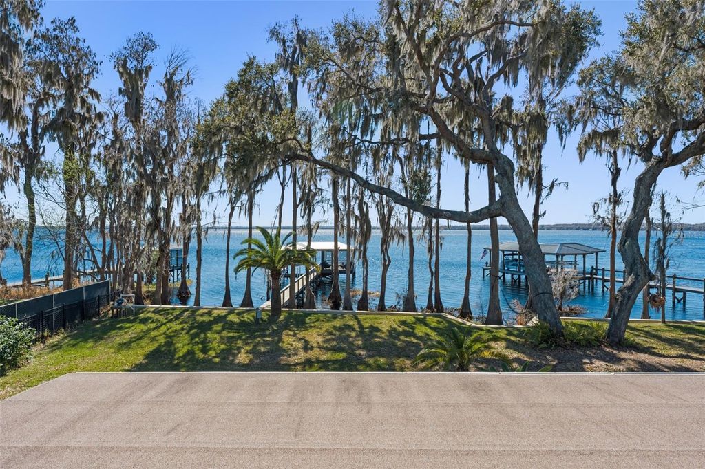 Image 40 of property listing at 10435 LAKE LOUISA ROAD, Clermont, FL 34711