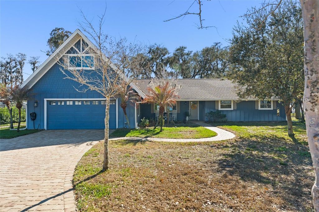 Image 6 of property listing at 10435 LAKE LOUISA ROAD, Clermont, FL 34711