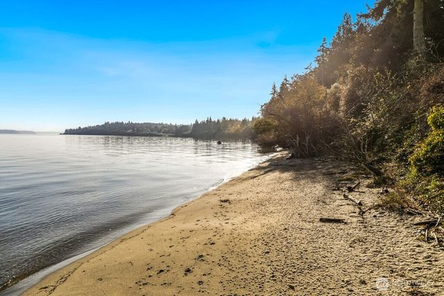 3984 NE Twin Spits Road, Hansville, WA 98340