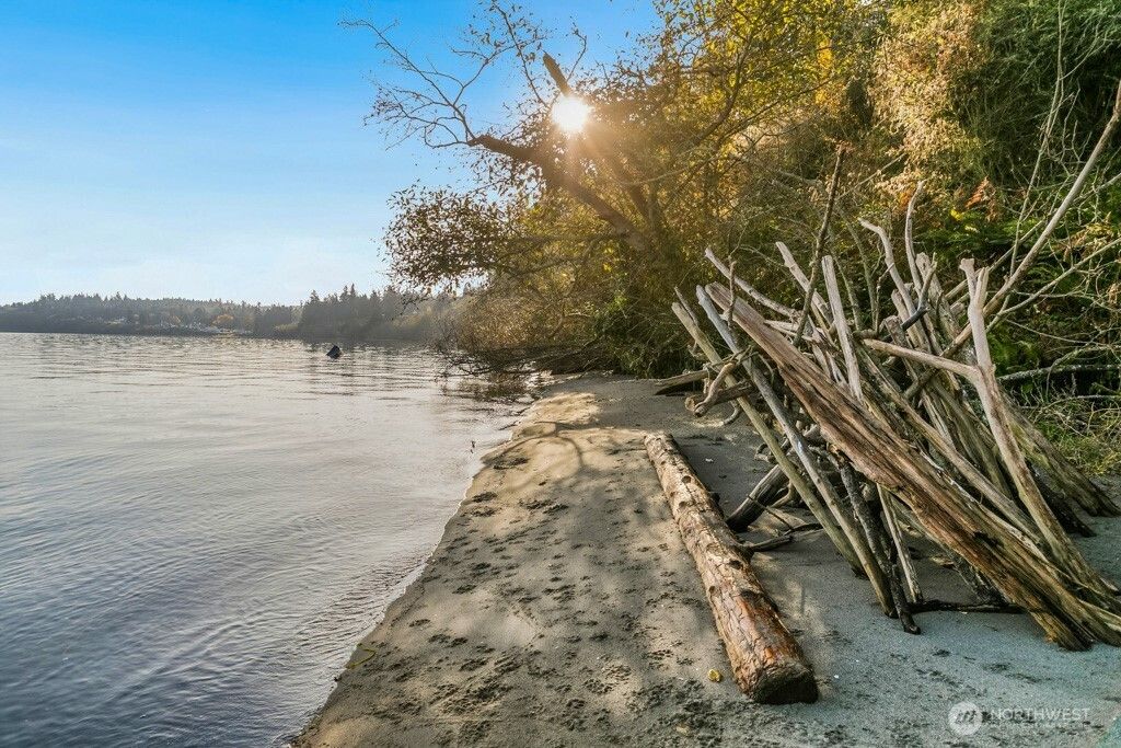 3984 NE Twin Spits Road, Hansville, WA 98340