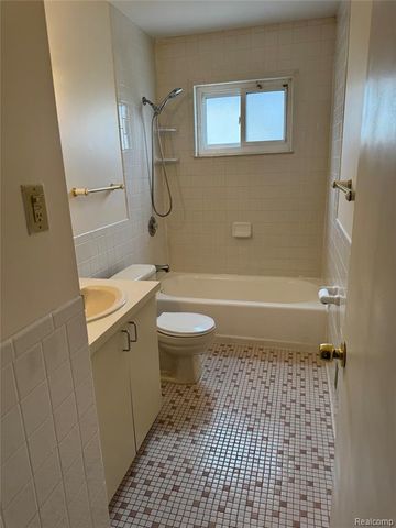 29045 Howard Avenue, Madison Heights, MI 48071