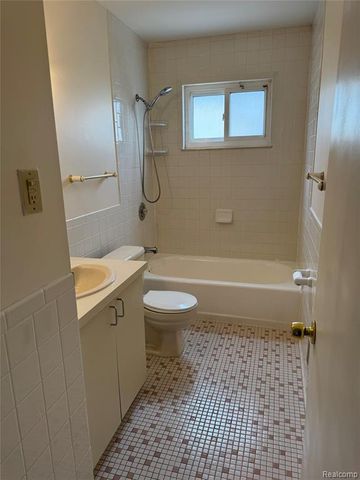 29045 Howard Avenue, Madison Heights, MI 48071