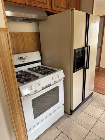 29045 Howard Avenue, Madison Heights, MI 48071