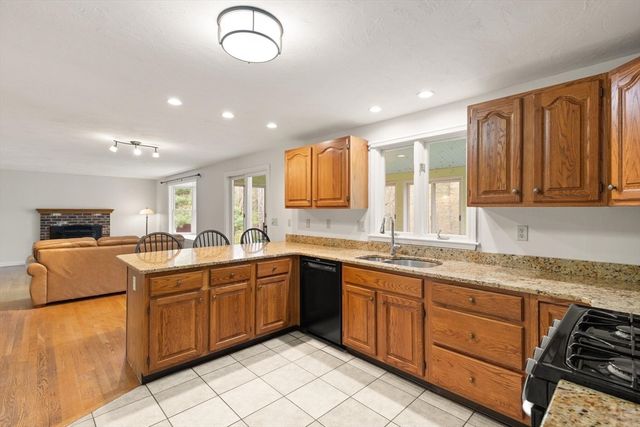 15 Conrod Ct, Mansfield, MA 02048