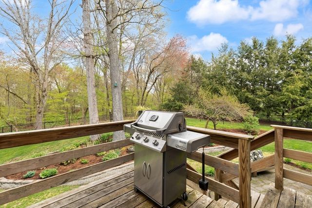 15 Conrod Ct, Mansfield, MA 02048