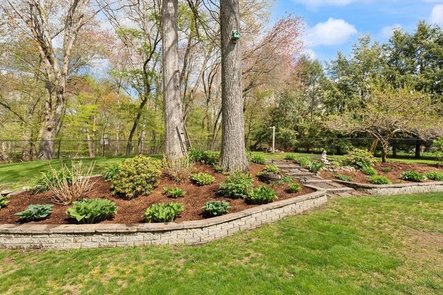 15 Conrod Ct, Mansfield, MA 02048