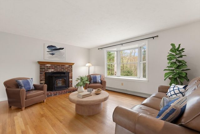 15 Conrod Ct, Mansfield, MA 02048