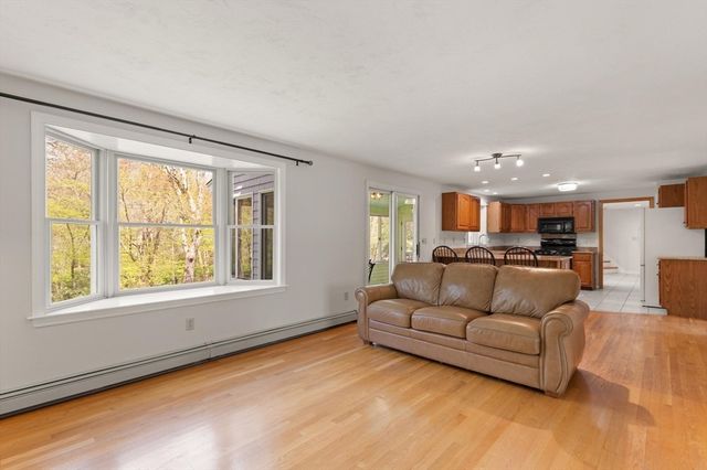 15 Conrod Ct, Mansfield, MA 02048