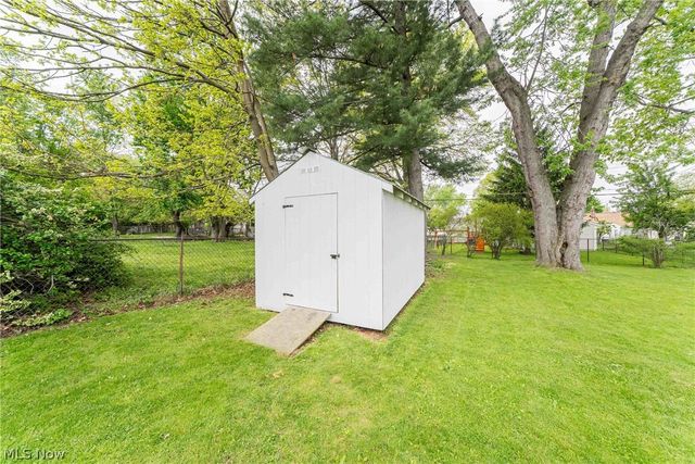 5368 Strawberry Lane, Willoughby, OH 44094