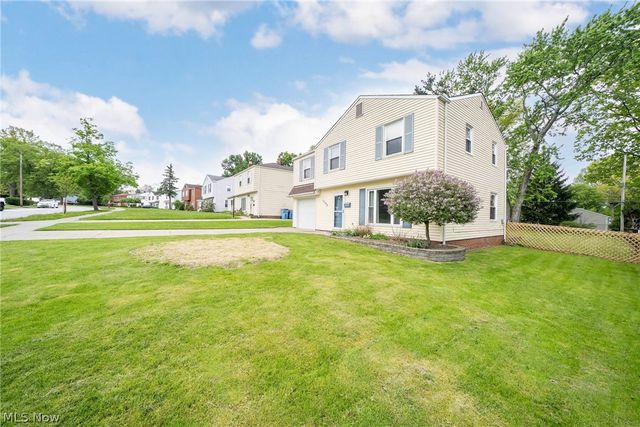 5368 Strawberry Lane, Willoughby, OH 44094