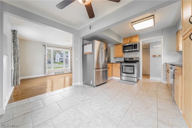 5368 Strawberry Lane, Willoughby, OH 44094