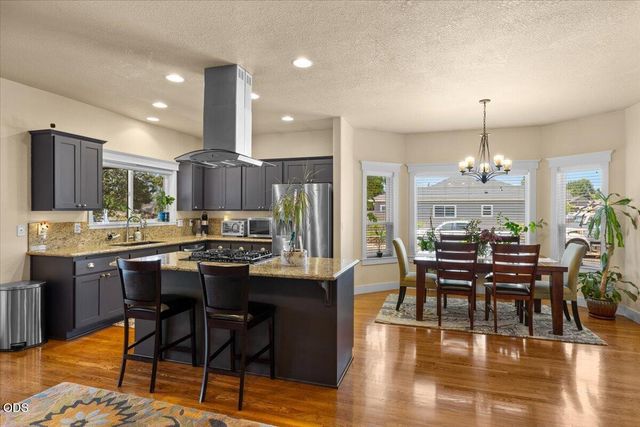 523 Meadowbrook Drive, Central Point, OR 97502