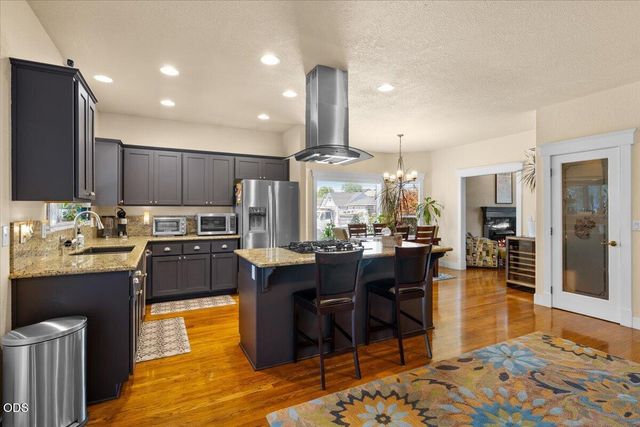 523 Meadowbrook Drive, Central Point, OR 97502