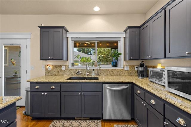 523 Meadowbrook Drive, Central Point, OR 97502