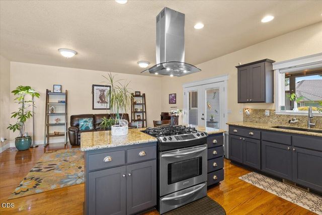 523 Meadowbrook Drive, Central Point, OR 97502