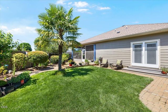 523 Meadowbrook Drive, Central Point, OR 97502