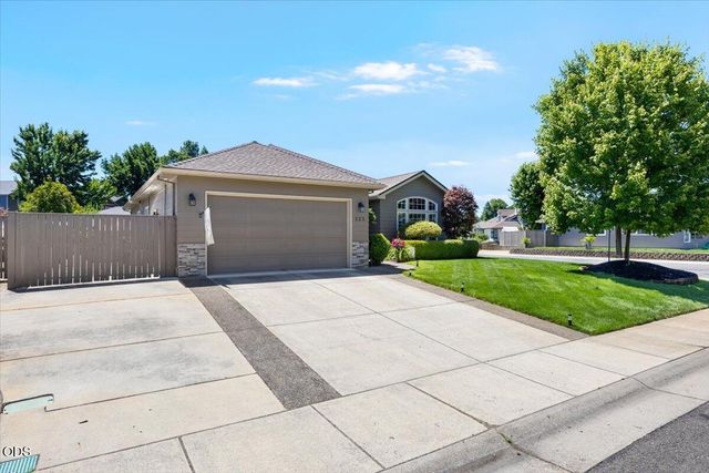 523 Meadowbrook Drive, Central Point, OR 97502