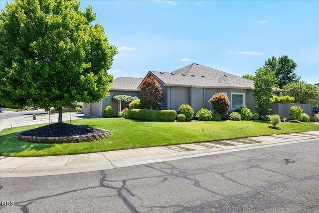 523 Meadowbrook Drive, Central Point, OR 97502