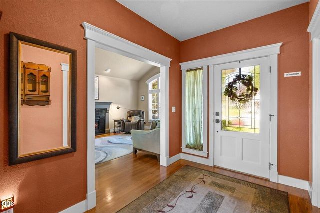 523 Meadowbrook Drive, Central Point, OR 97502