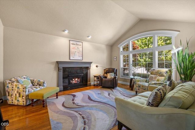 523 Meadowbrook Drive, Central Point, OR 97502