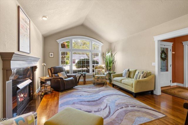 523 Meadowbrook Drive, Central Point, OR 97502