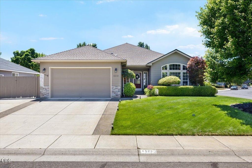 523 Meadowbrook Drive, Central Point, OR 97502