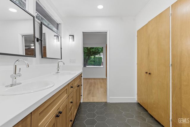 3031 20th Street, Bakersfield, CA 93301