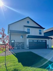 6409 W Valentine St Street, Sioux Falls, SD 57107