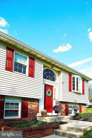 10 RED CLOUD CIR, Royersford, PA 19468