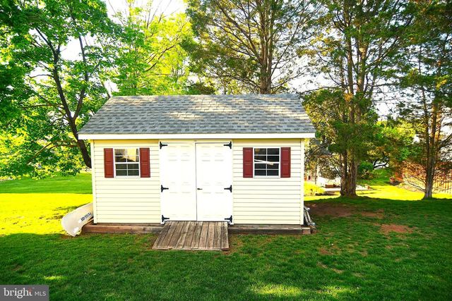 10 RED CLOUD CIR, Royersford, PA 19468
