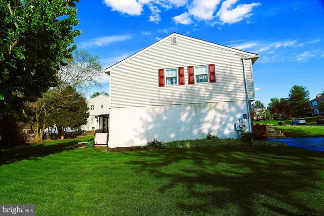10 RED CLOUD CIR, Royersford, PA 19468