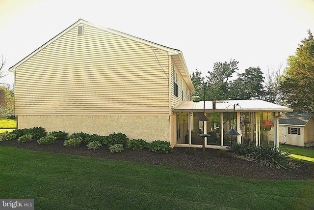 10 RED CLOUD CIR, Royersford, PA 19468