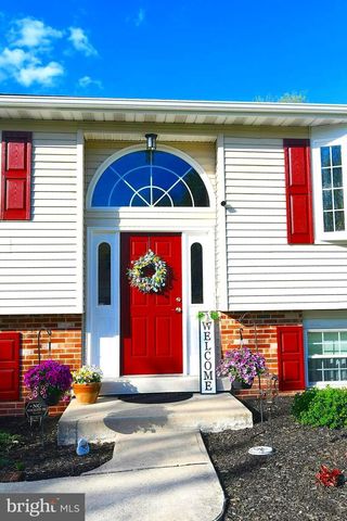 10 RED CLOUD CIR, Royersford, PA 19468