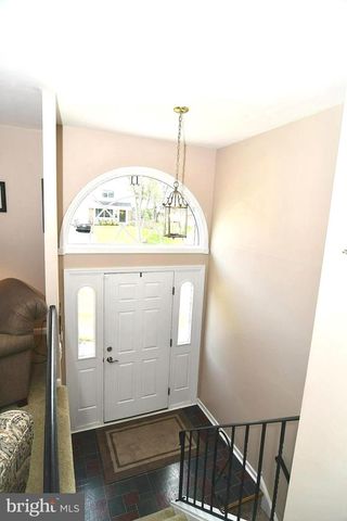 10 RED CLOUD CIR, Royersford, PA 19468