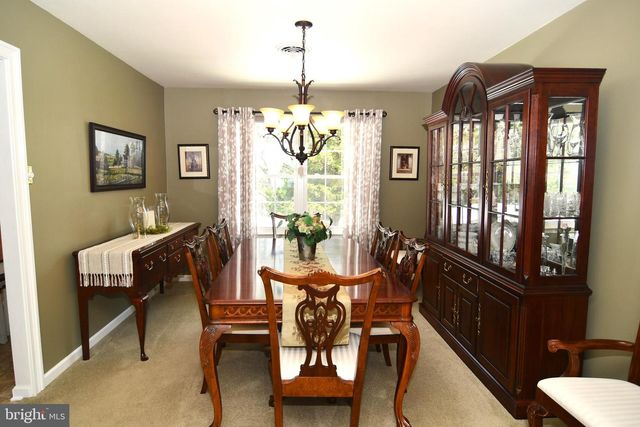 10 RED CLOUD CIR, Royersford, PA 19468