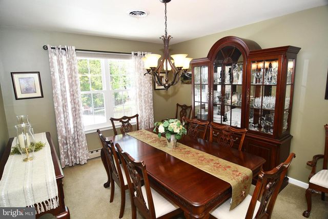 10 RED CLOUD CIR, Royersford, PA 19468