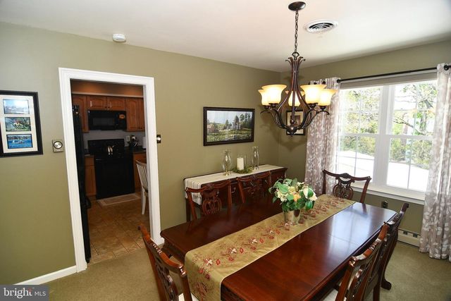 10 RED CLOUD CIR, Royersford, PA 19468