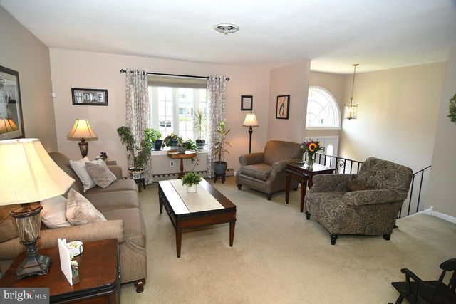 10 RED CLOUD CIR, Royersford, PA 19468