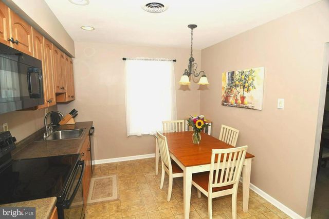 10 RED CLOUD CIR, Royersford, PA 19468
