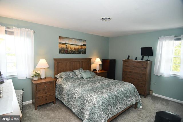10 RED CLOUD CIR, Royersford, PA 19468