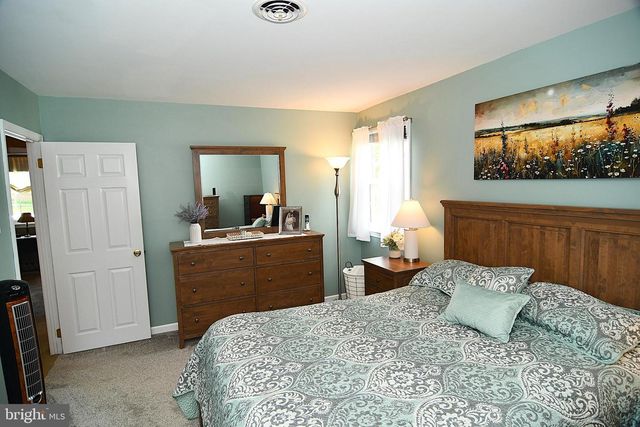 10 RED CLOUD CIR, Royersford, PA 19468