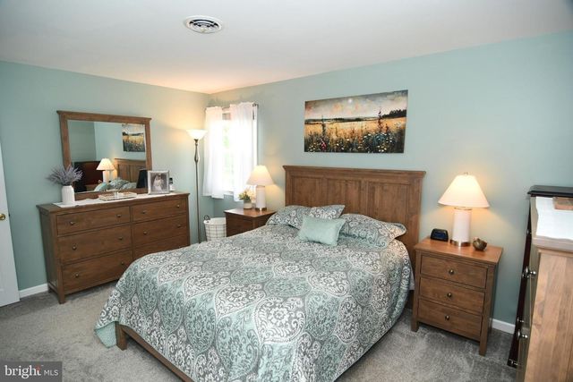10 RED CLOUD CIR, Royersford, PA 19468