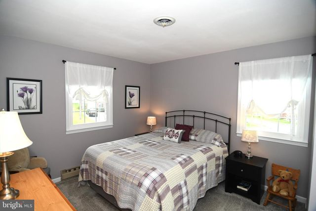 10 RED CLOUD CIR, Royersford, PA 19468
