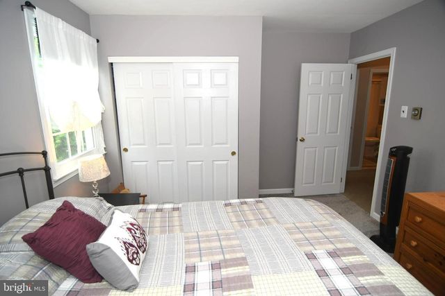 10 RED CLOUD CIR, Royersford, PA 19468